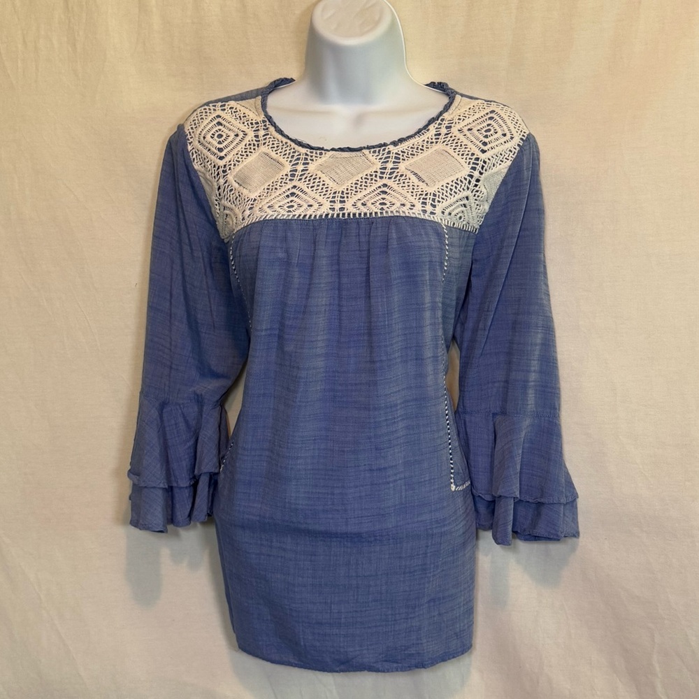 H-107 Loft Blue & White Lace Detail 1/2 Bell Sleeve Pullover Blouse Size M